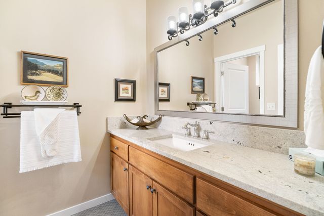 1302 Highland View Loop, Redmond, OR 97756