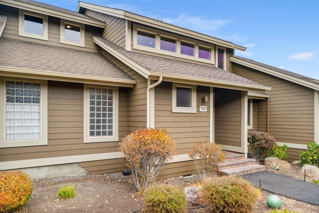 1302 Highland View Loop, Redmond, OR 97756