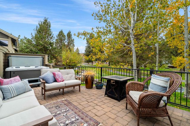 1302 Highland View Loop, Redmond, OR 97756