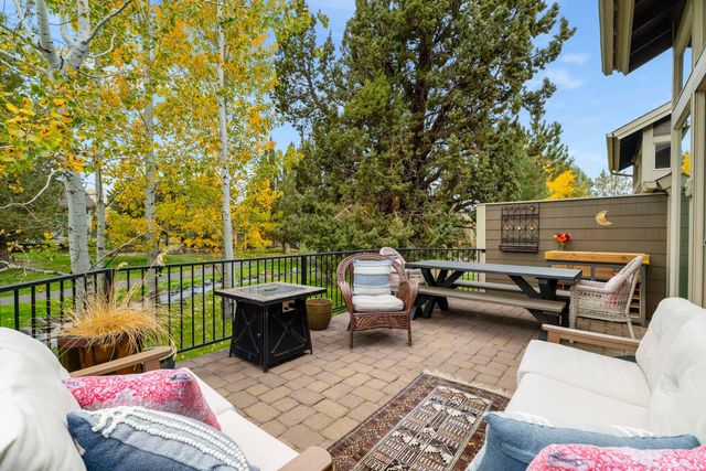 1302 Highland View Loop, Redmond, OR 97756