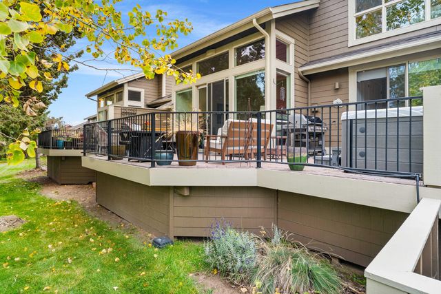 1302 Highland View Loop, Redmond, OR 97756