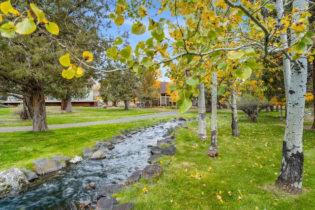 1302 Highland View Loop, Redmond, OR 97756