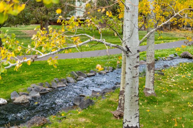 1302 Highland View Loop, Redmond, OR 97756