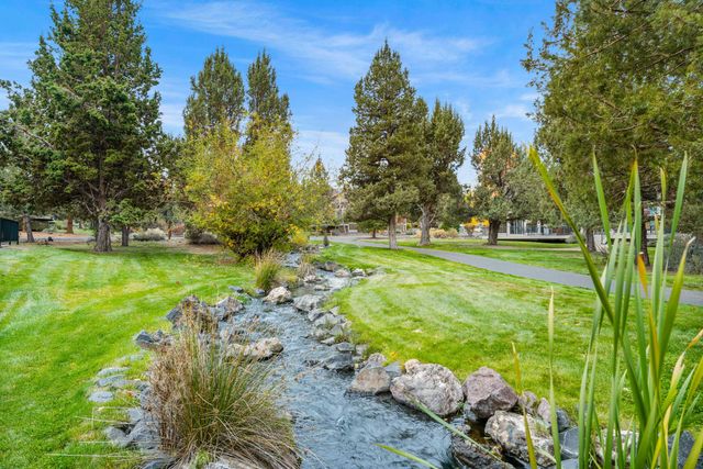 1302 Highland View Loop, Redmond, OR 97756