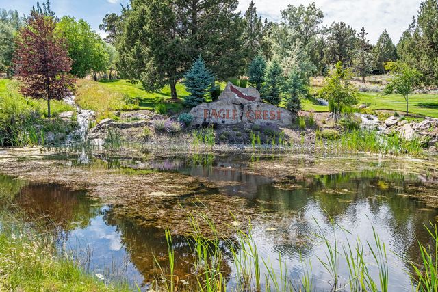 1302 Highland View Loop, Redmond, OR 97756