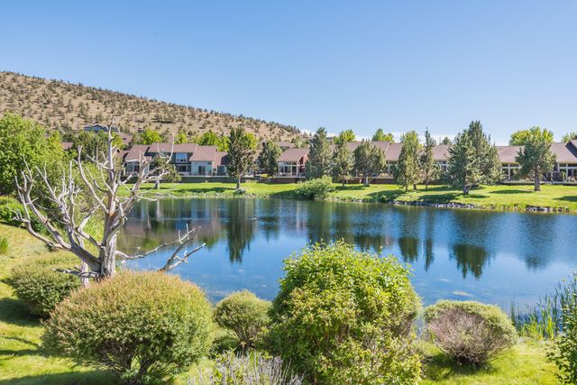 1302 Highland View Loop, Redmond, OR 97756