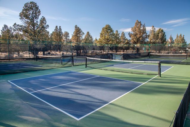 1302 Highland View Loop, Redmond, OR 97756