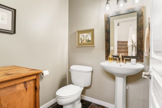 1302 Highland View Loop, Redmond, OR 97756