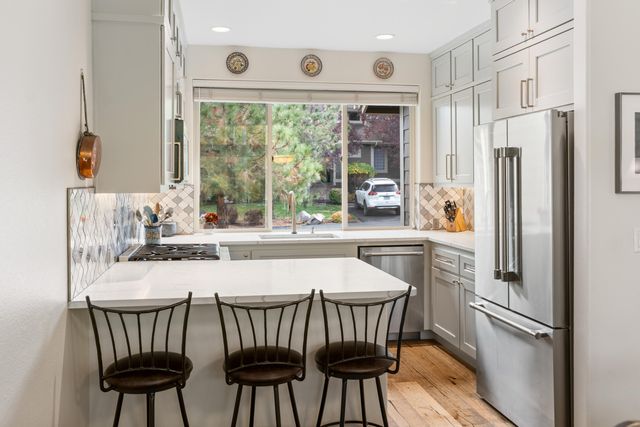 1302 Highland View Loop, Redmond, OR 97756