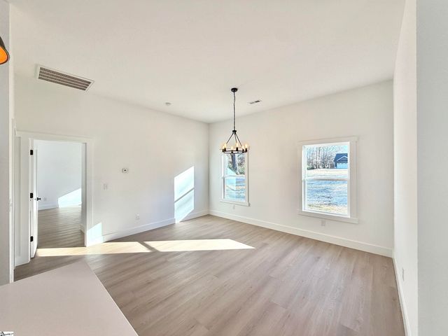 179 Cedar Avenue, Wellford, SC 29385