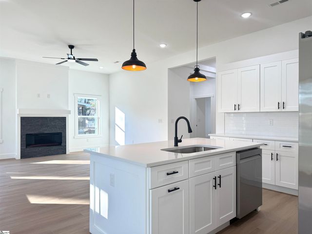 179 Cedar Avenue, Wellford, SC 29385