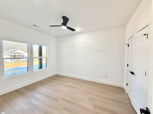 179 Cedar Avenue, Wellford, SC 29385