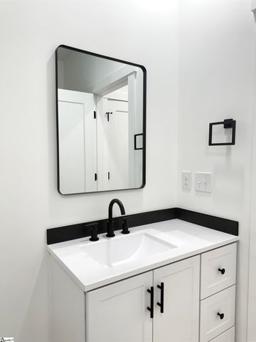 179 Cedar Avenue, Wellford, SC 29385