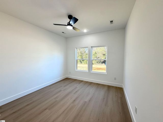 179 Cedar Avenue, Wellford, SC 29385