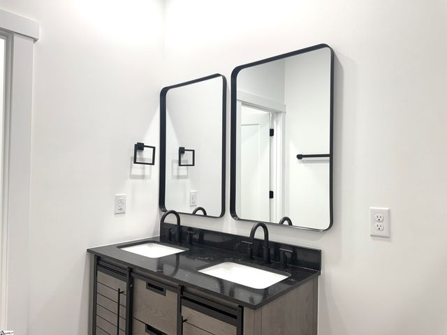 179 Cedar Avenue, Wellford, SC 29385