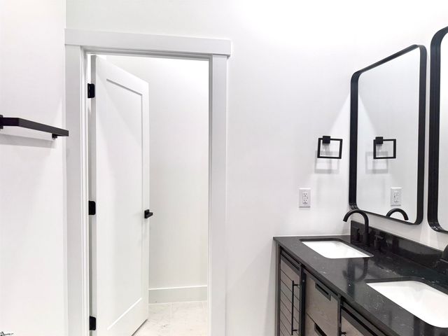 179 Cedar Avenue, Wellford, SC 29385