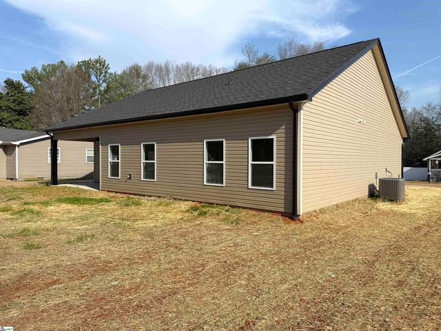 179 Cedar Avenue, Wellford, SC 29385