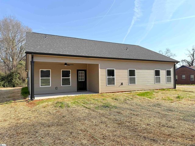 179 Cedar Avenue, Wellford, SC 29385