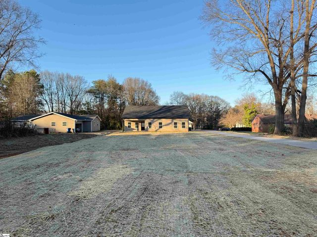 179 Cedar Avenue, Wellford, SC 29385