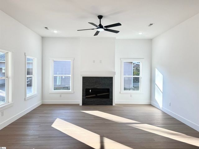 179 Cedar Avenue, Wellford, SC 29385