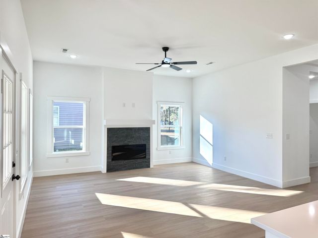 179 Cedar Avenue, Wellford, SC 29385