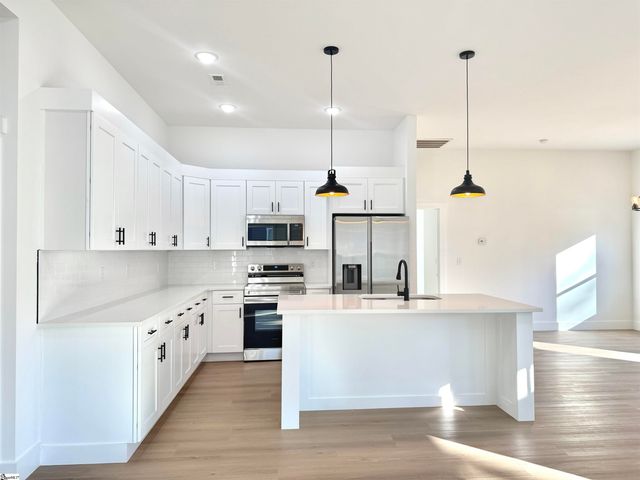 179 Cedar Avenue, Wellford, SC 29385