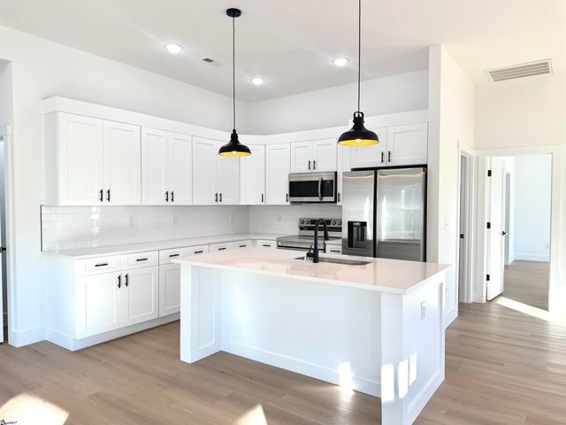 179 Cedar Avenue, Wellford, SC 29385