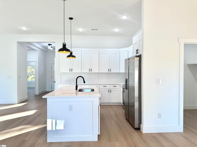 179 Cedar Avenue, Wellford, SC 29385