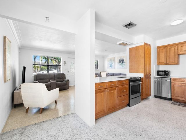 413 NE 25th Avenue, Pompano Beach, FL 33062