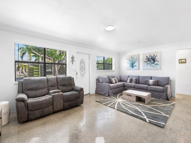 413 NE 25th Avenue, Pompano Beach, FL 33062