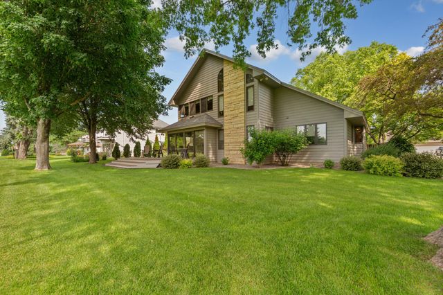 24 Greenhaven Bay, Faribault, MN 55021