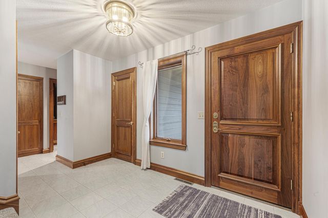 24 Greenhaven Bay, Faribault, MN 55021