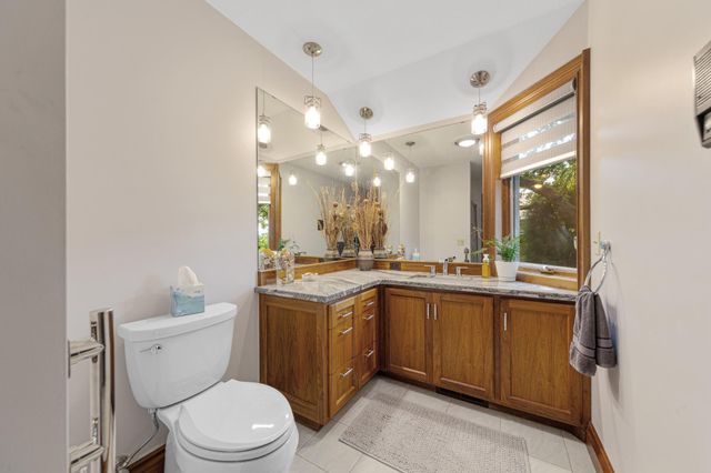 24 Greenhaven Bay, Faribault, MN 55021