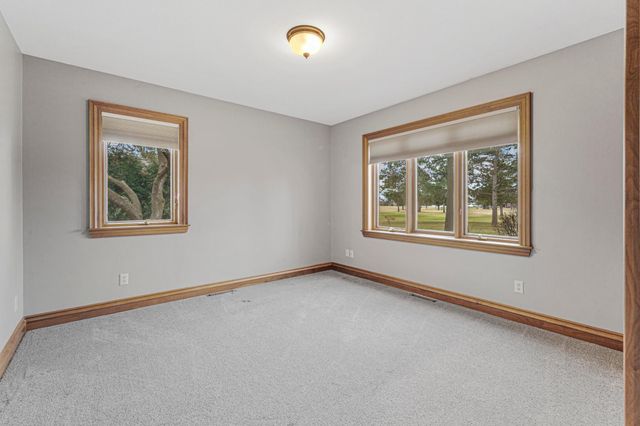 24 Greenhaven Bay, Faribault, MN 55021