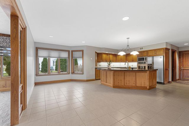 24 Greenhaven Bay, Faribault, MN 55021