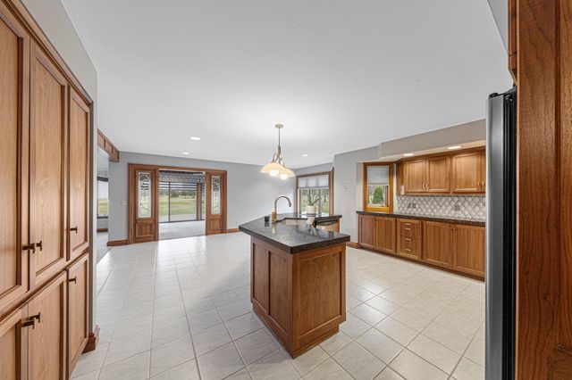24 Greenhaven Bay, Faribault, MN 55021