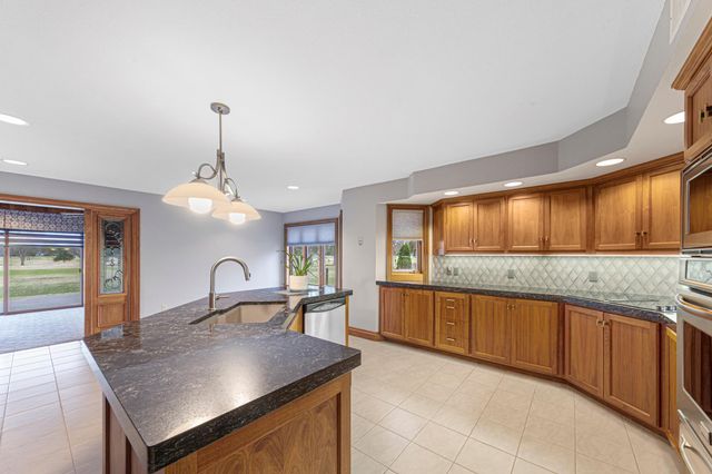 24 Greenhaven Bay, Faribault, MN 55021