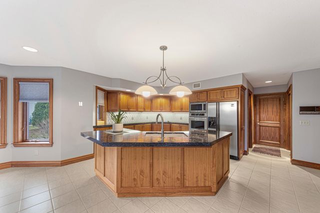 24 Greenhaven Bay, Faribault, MN 55021