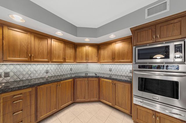 24 Greenhaven Bay, Faribault, MN 55021