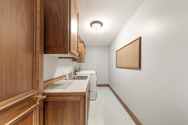 24 Greenhaven Bay, Faribault, MN 55021