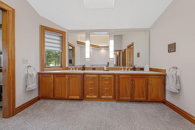 24 Greenhaven Bay, Faribault, MN 55021