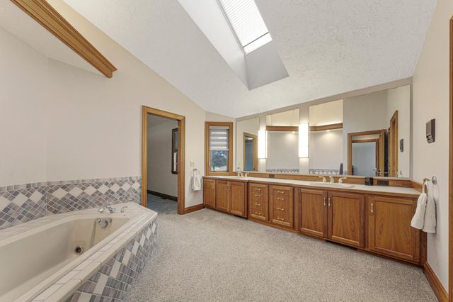 24 Greenhaven Bay, Faribault, MN 55021