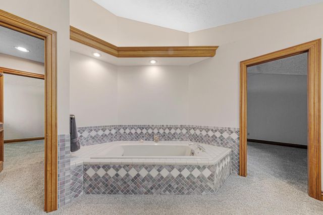 24 Greenhaven Bay, Faribault, MN 55021