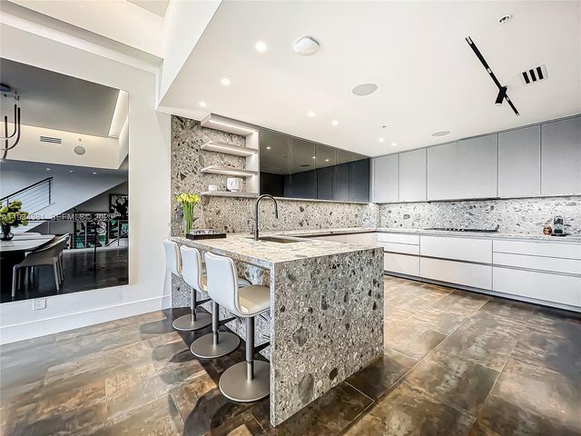 3501 N Ocean Dr V5, Hollywood, FL 33019