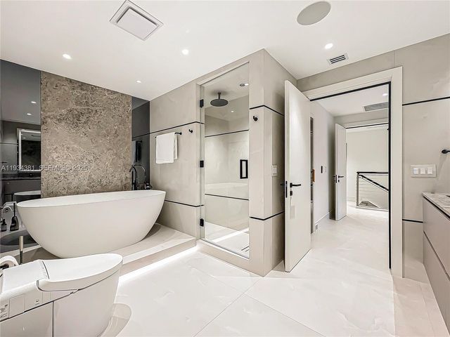 3501 N Ocean Dr V5, Hollywood, FL 33019