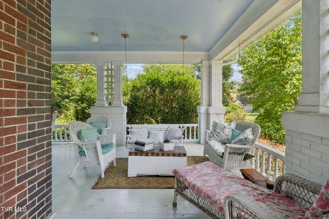 201 East 9th Avenue, Johnson City, TN 37601