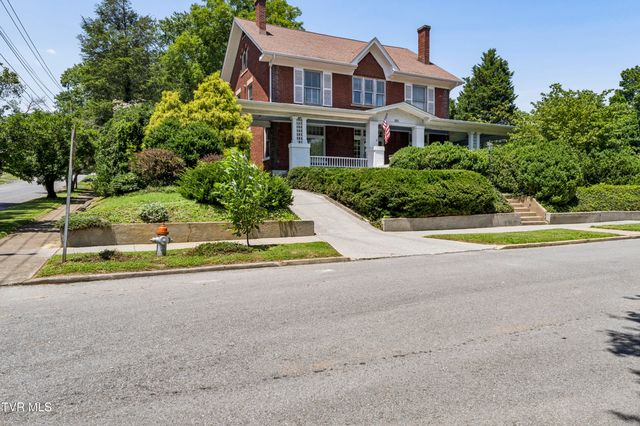 201 East 9th Avenue, Johnson City, TN 37601
