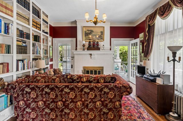 201 East 9th Avenue, Johnson City, TN 37601