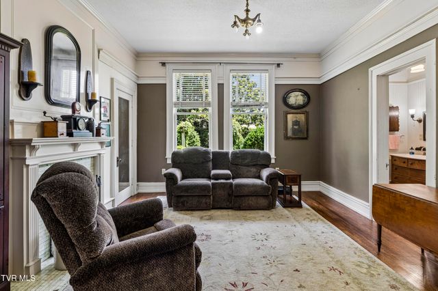 201 East 9th Avenue, Johnson City, TN 37601