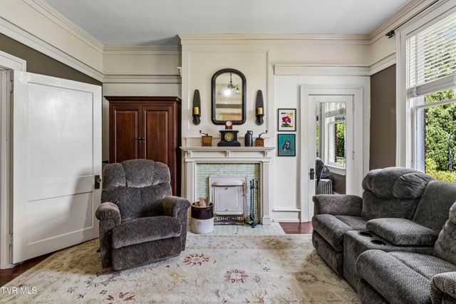 201 East 9th Avenue, Johnson City, TN 37601